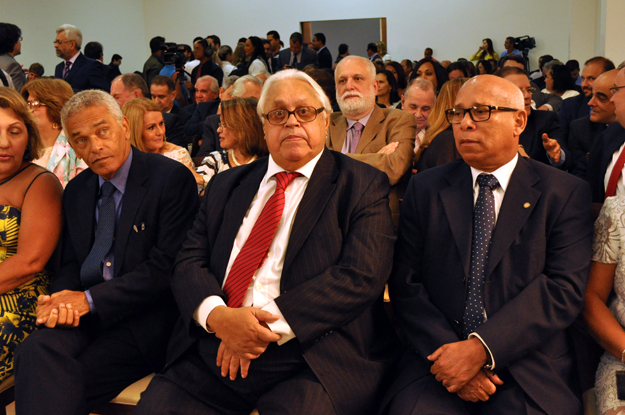 Presidente do Tribunal de Justiça do Estado da Bahia, desembargador Eserval Rocha,  Clésio Rômulo Carrilho Rosa e Jefferson Alves de Assis