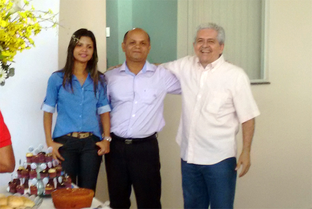 A empresária Tatiana da Silva Rego em companhia de seu tio e do administrador Dó Miguel